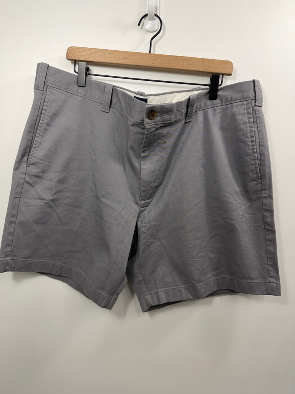 J.Crew Factory Men’s Gray 7”inseam flat front shorts size 40. NWT